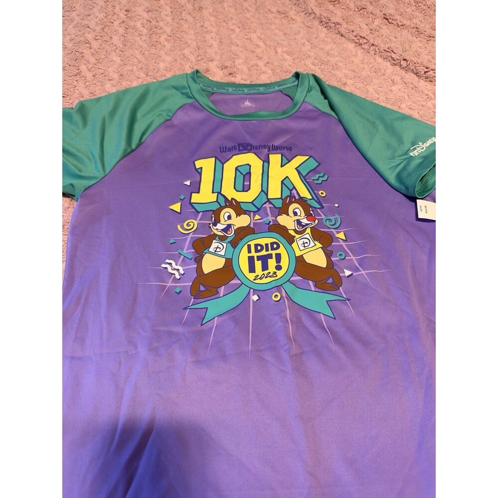 2023 RunDisney Marathon Weekend Chip & Dale 10k Finisher Shirt Medium NWT